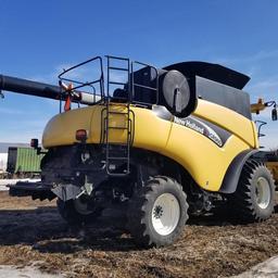 2004 New Holland CR960 Combine 2wd