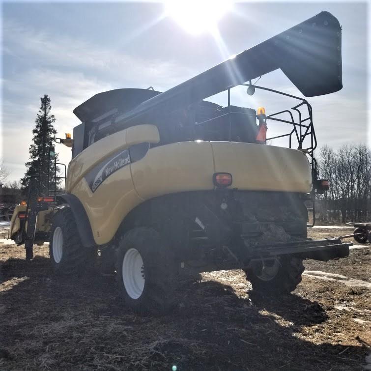 2004 New Holland CR960 Combine 2wd