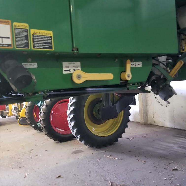 JOHN DEERE 4710 Self Propelled Field Sprayer