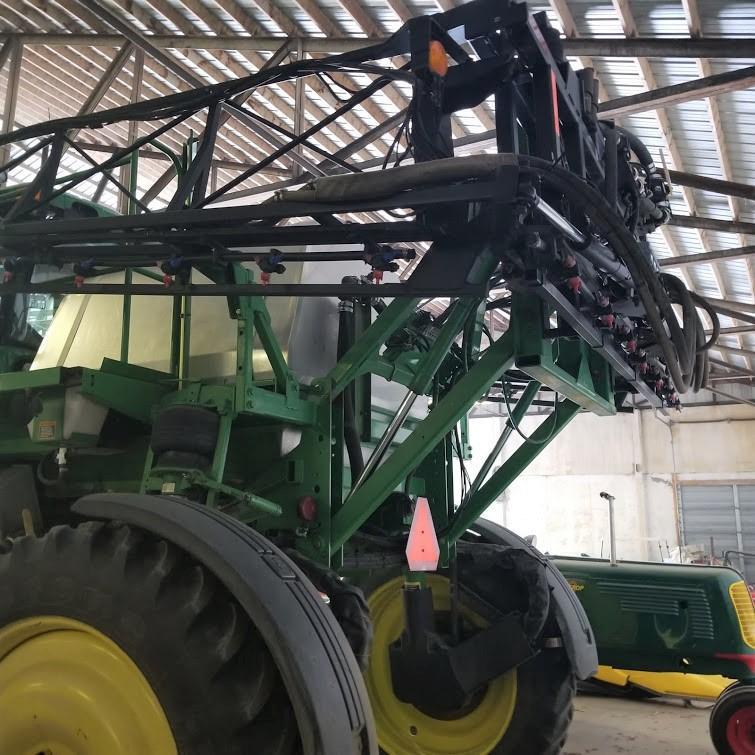 JOHN DEERE 4710 Self Propelled Field Sprayer