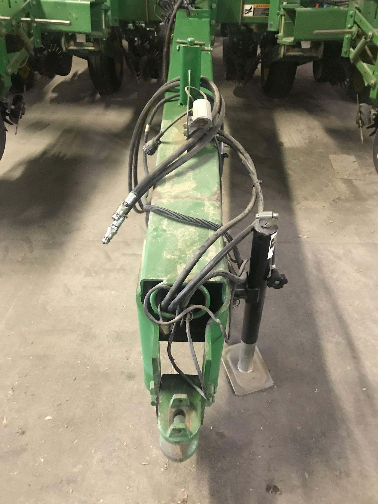 John Deere 1760 8R36 Trailing Planter