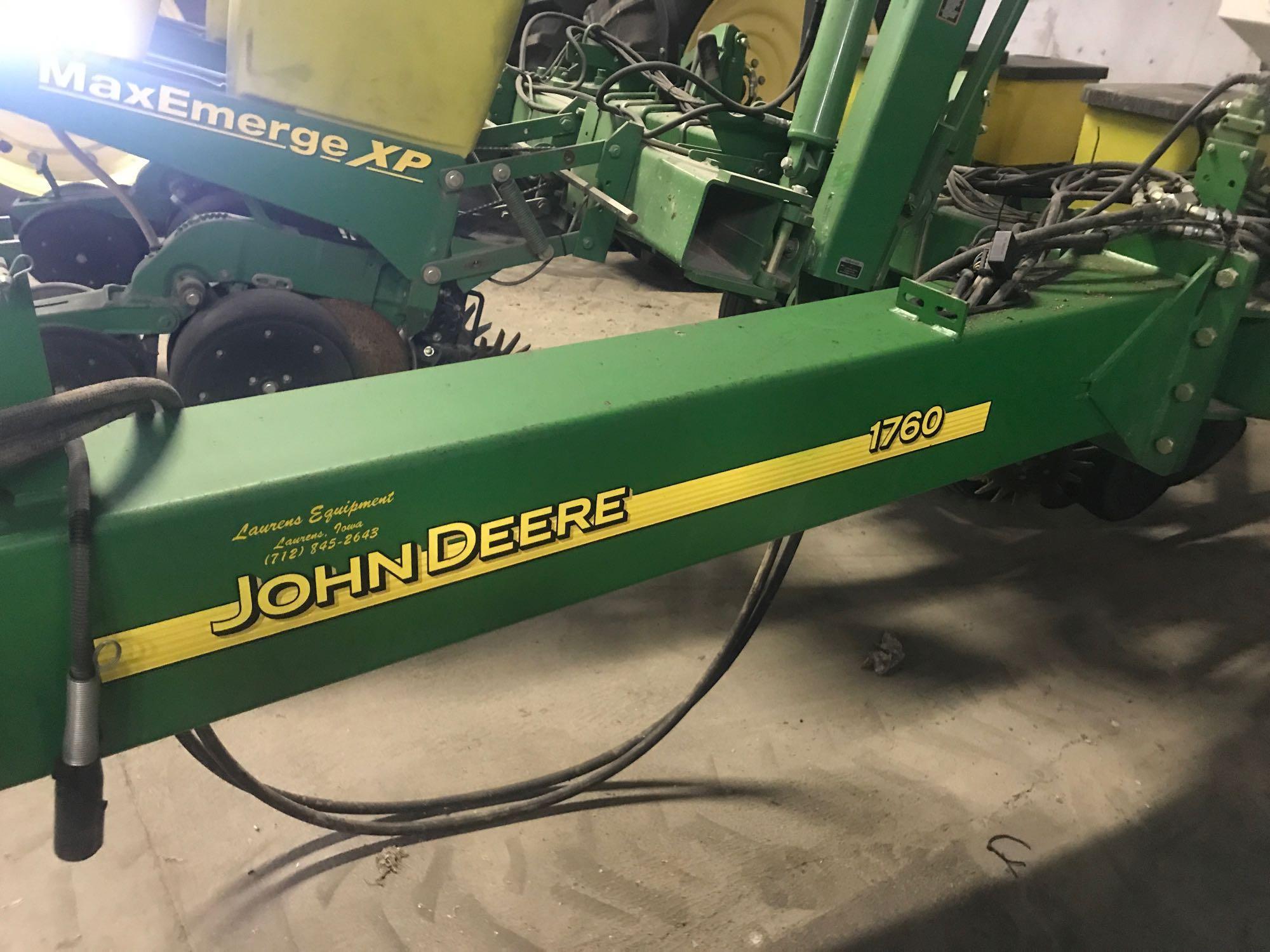 John Deere 1760 8R36 Trailing Planter