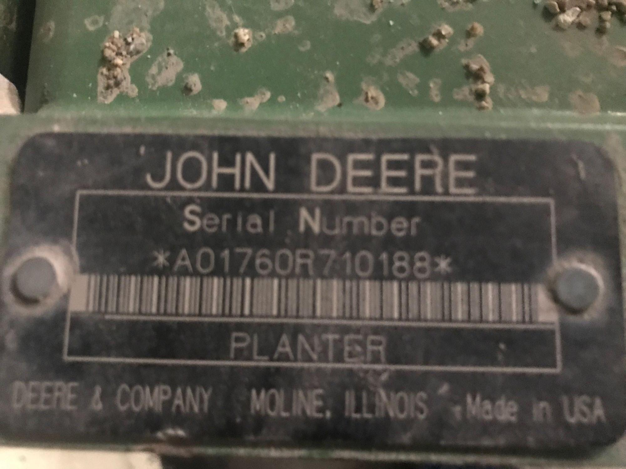 John Deere 1760 8R36 Trailing Planter