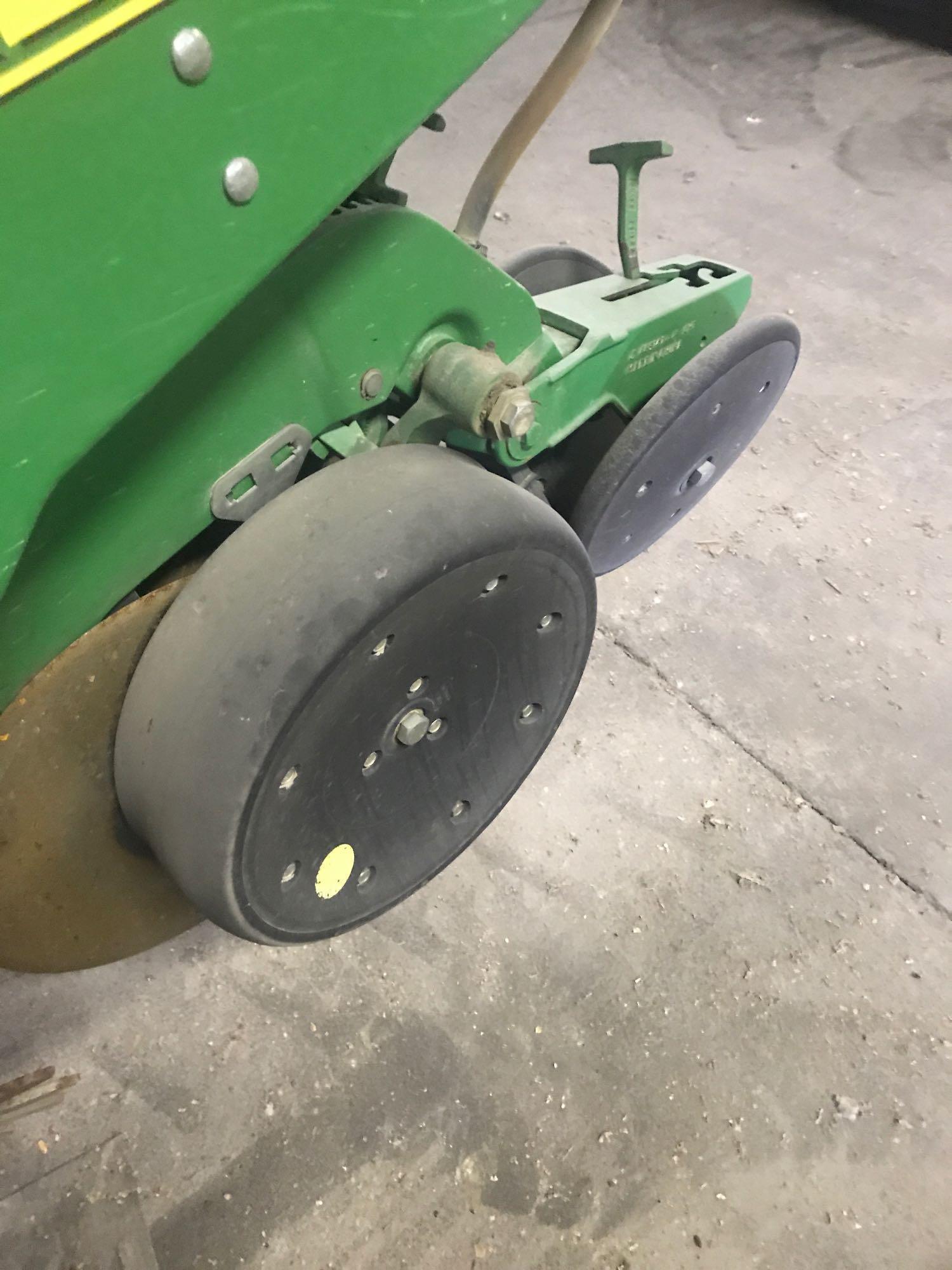 John Deere 1760 8R36 Trailing Planter