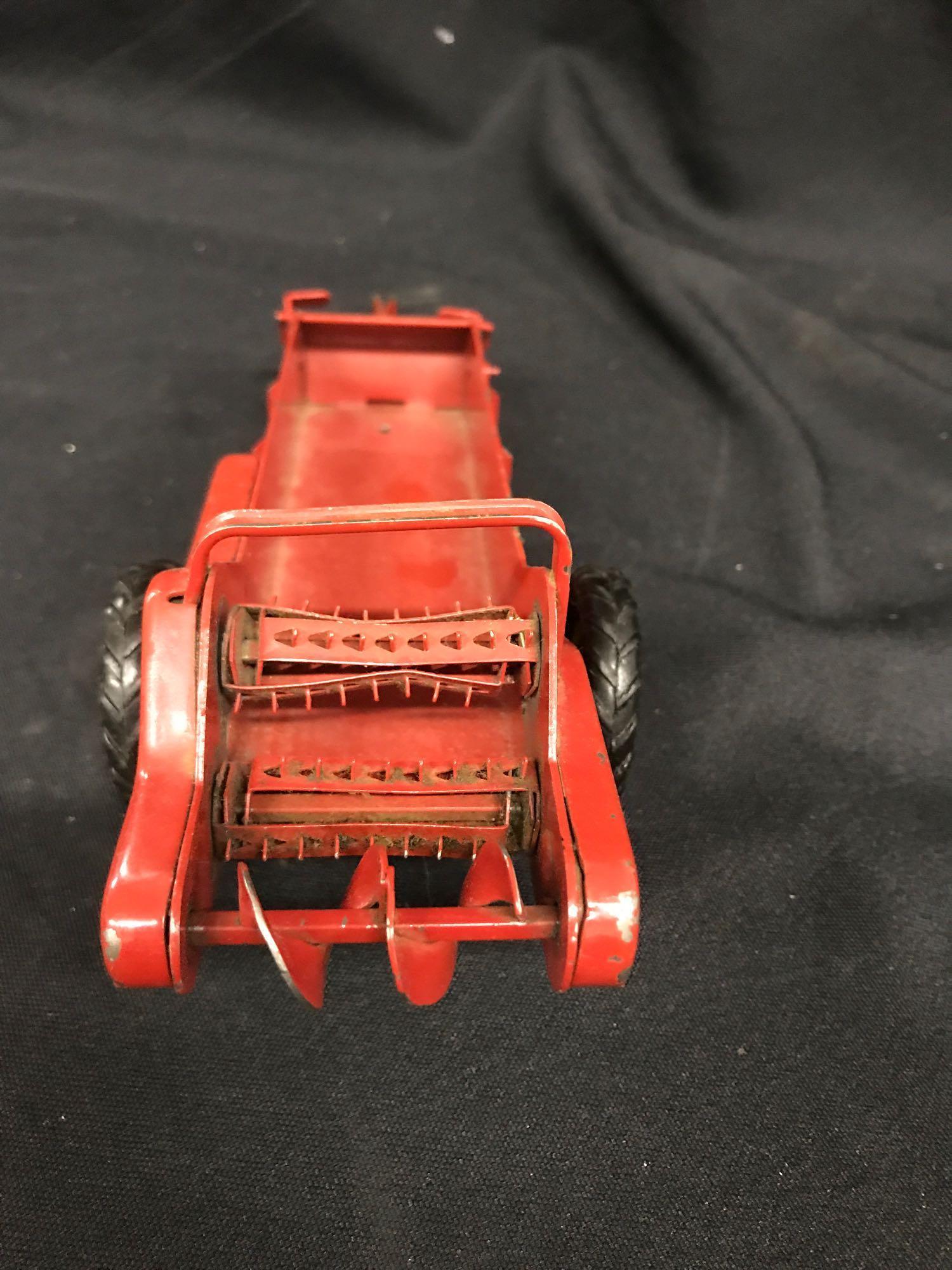 1/16 Scale Tru Scale Spreader and 2 Wheel Livestock Wagon