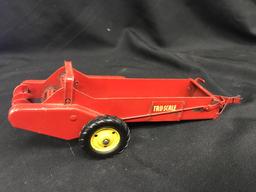 1/16 Scale Tru Scale Spreader and 2 Wheel Livestock Wagon