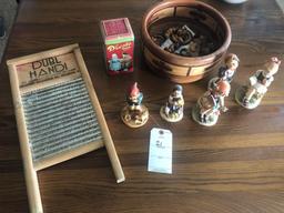 Figurines, wood bowl, 1 # Droste cocoa tin and washboard