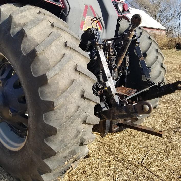 1982 IH 5288 TRACTOR, CAB, 2WD