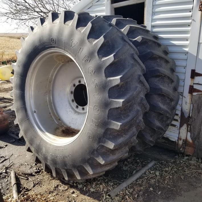 1982 IH 5288 TRACTOR, CAB, 2WD