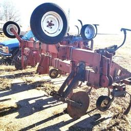 IH 183 8x38 Flat Fold Row Crop Cultivator