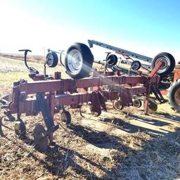 IH 183 8x38 Flat Fold Row Crop Cultivator