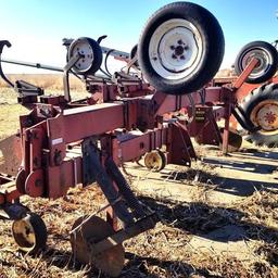 IH 183 8x38 Flat Fold Row Crop Cultivator