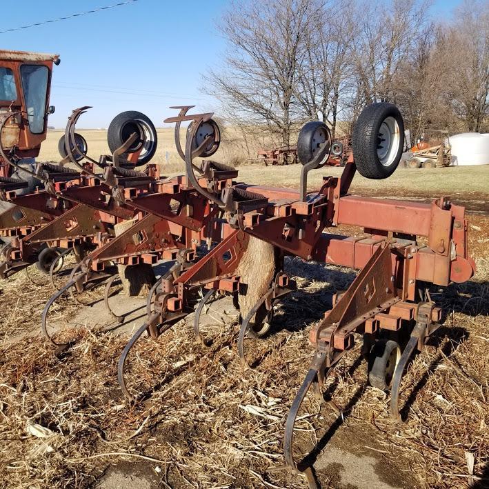 IH 183 8x38 Flat Fold Row Crop Cultivator