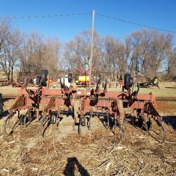 IH 183 8x38 Flat Fold Row Crop Cultivator