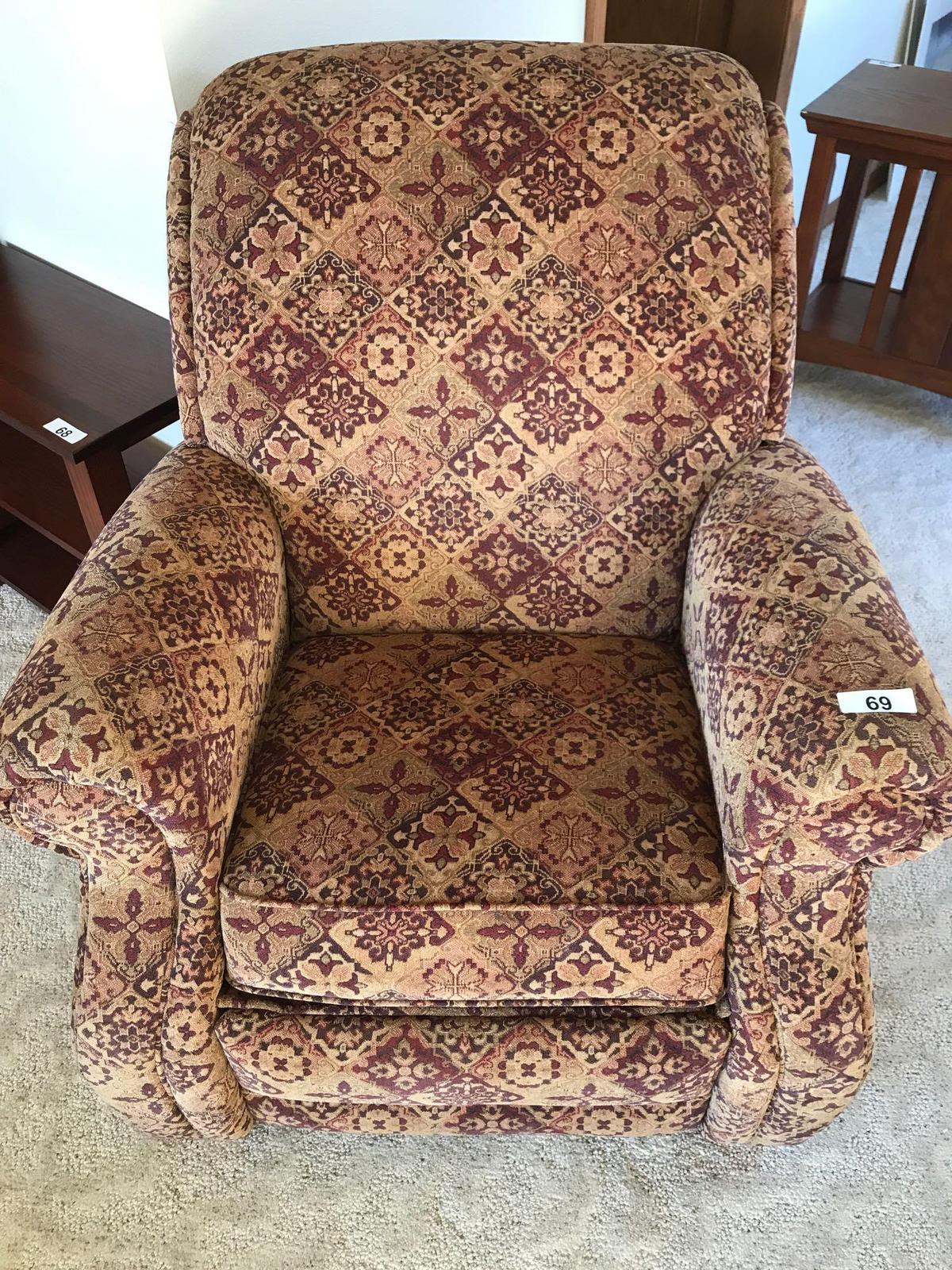 LaZBoy Recliner. NO SHIPPING AVAILABLE!