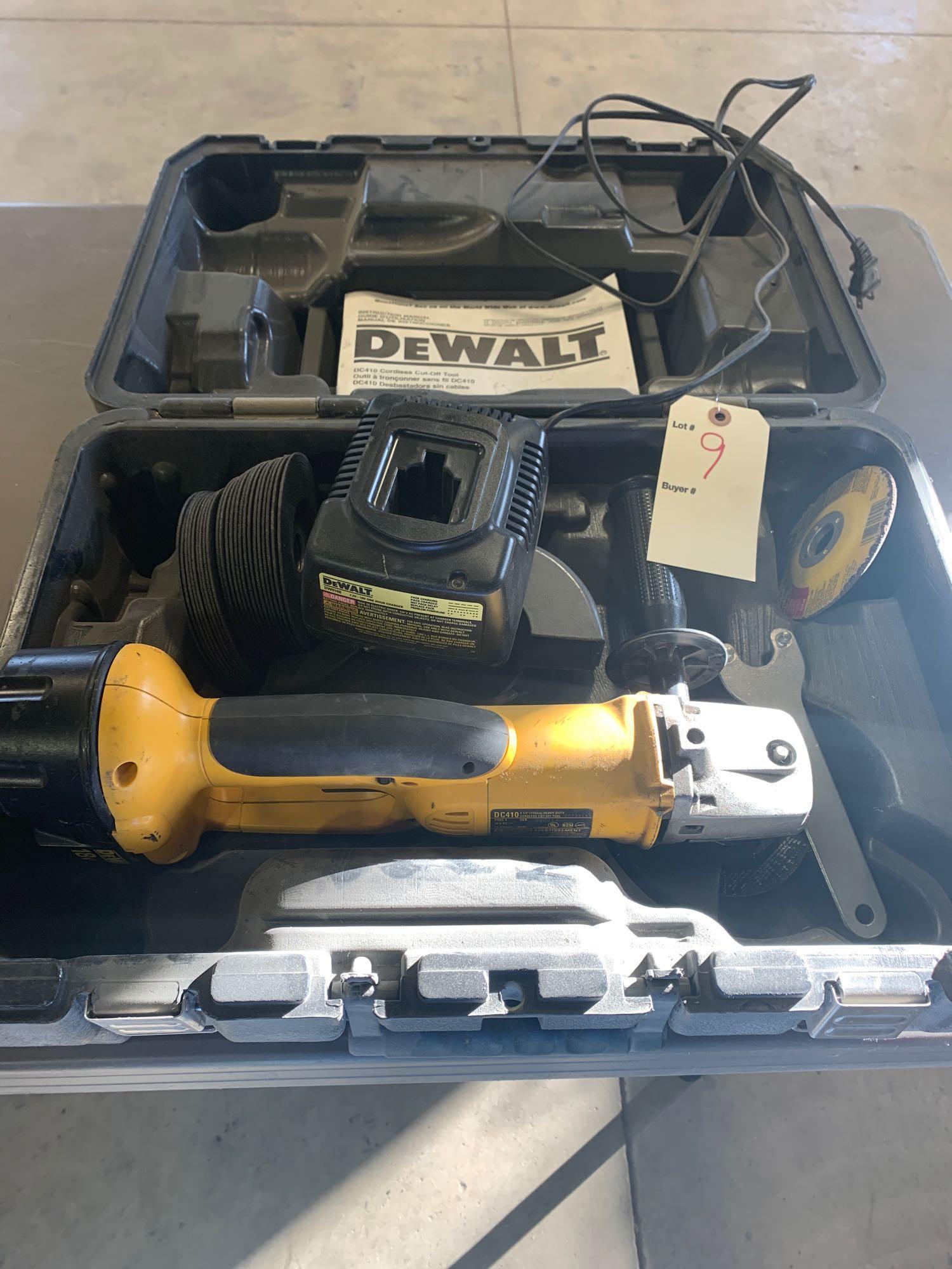 DeWalt 18v cordless cut off tool with charger (battery not good). SHIPPING AVAILABLE