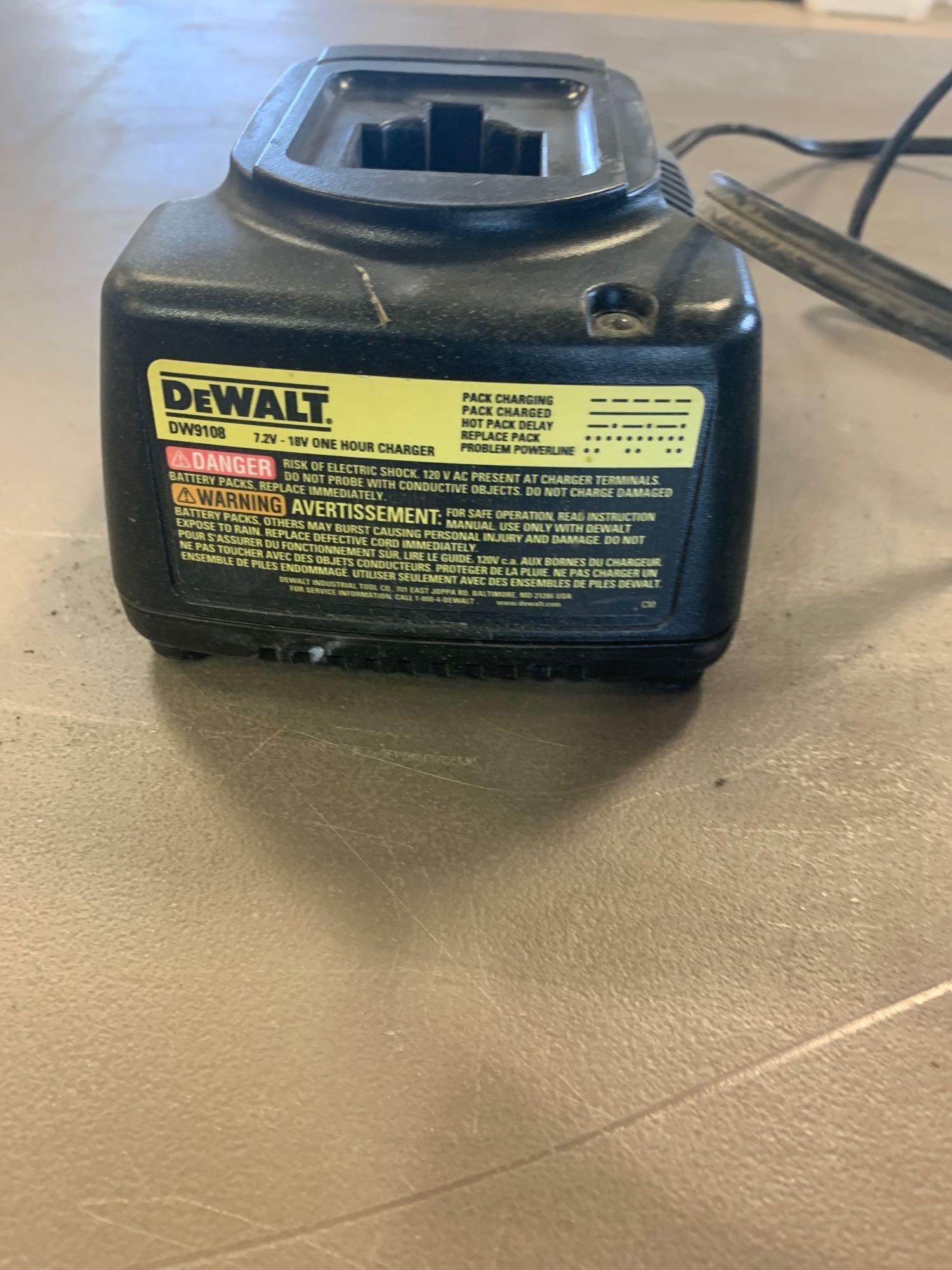 DeWalt 18v cordless cut off tool with charger (battery not good). SHIPPING AVAILABLE