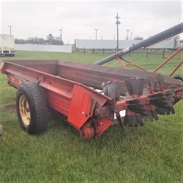 IH 550 Manure Spreader