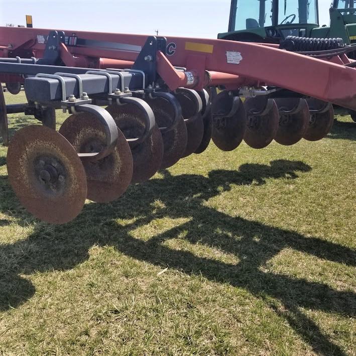 C-IH 530C 5x30 Disc Ripper with Summers Rolling Basket