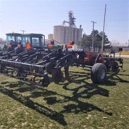 C-IH 530C 5x30 Disc Ripper with Summers Rolling Basket