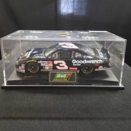 Revell, 1/24 scale, Dale Earnhardt NASCAR, New in Case