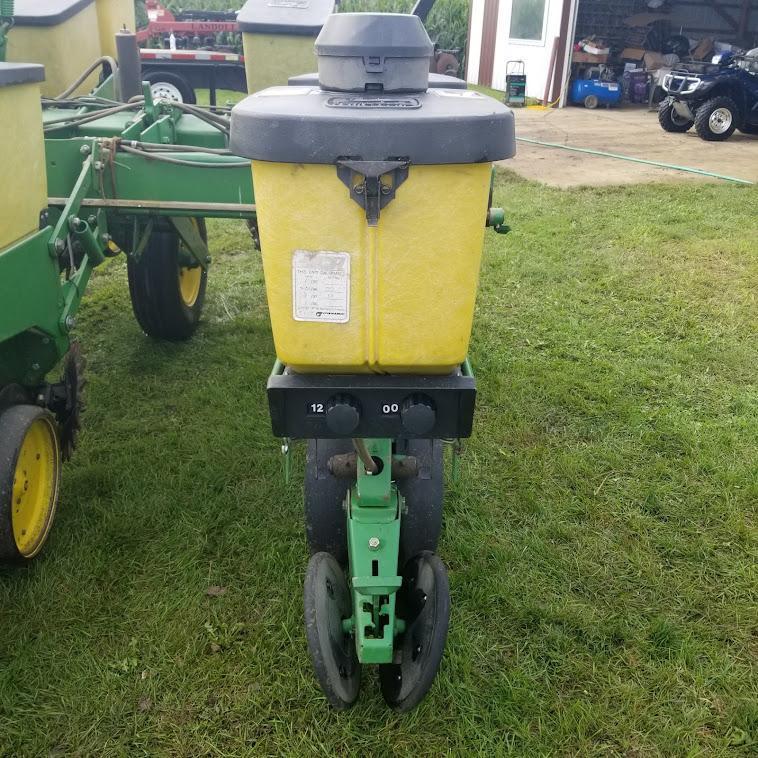 John Deere 7200 8x38 Front Fold Planter