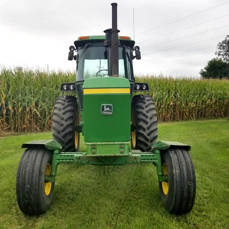 1982 JOHN DEERE "4440" TRACTOR