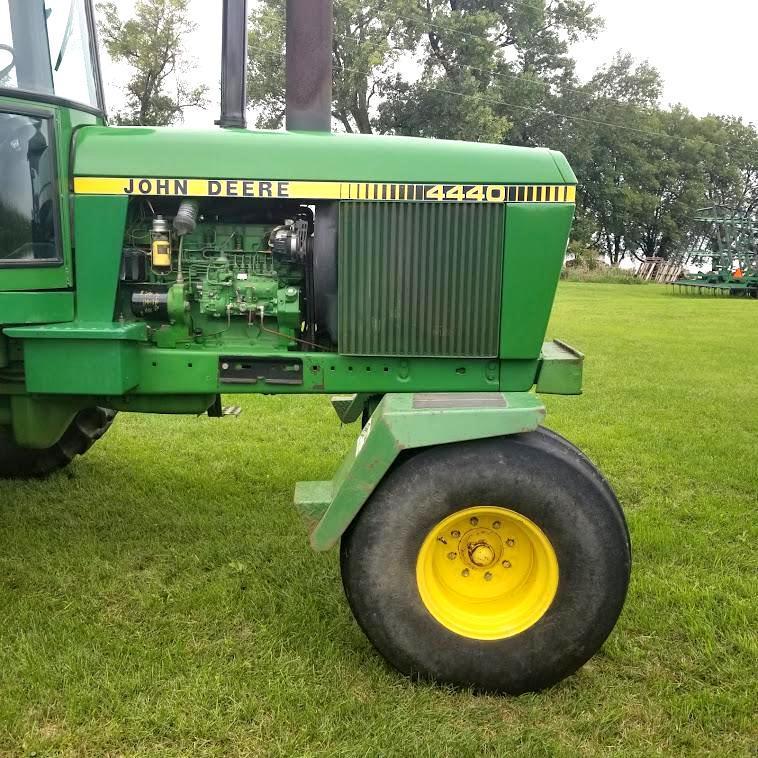 1982 JOHN DEERE "4440" TRACTOR