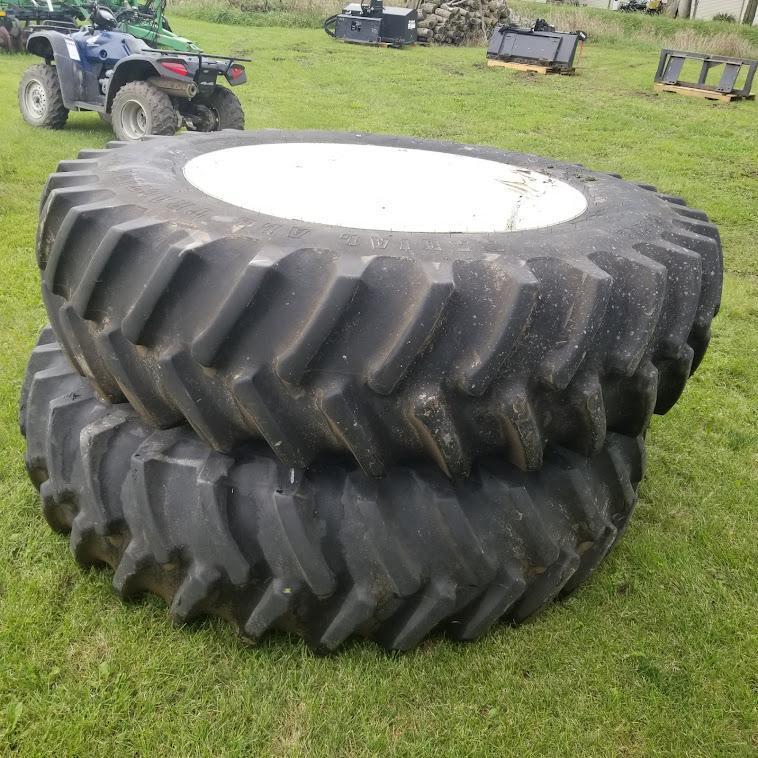 2001 NEW HOLLAND "8870A" TRACTOR, CAB, SUPER STEER MFD