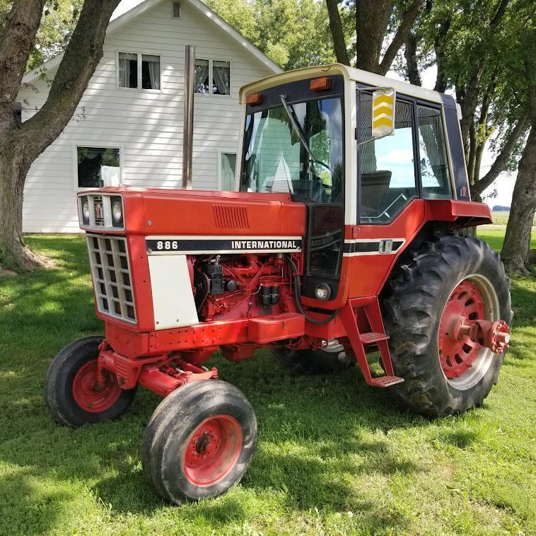 1980 IH "886" 2WD CAB TRACTOR