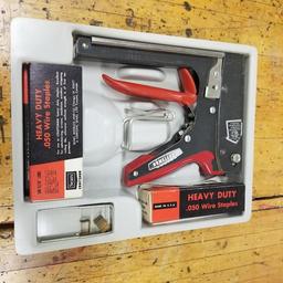 CRAFTSMAN STAPLE GUN KIT