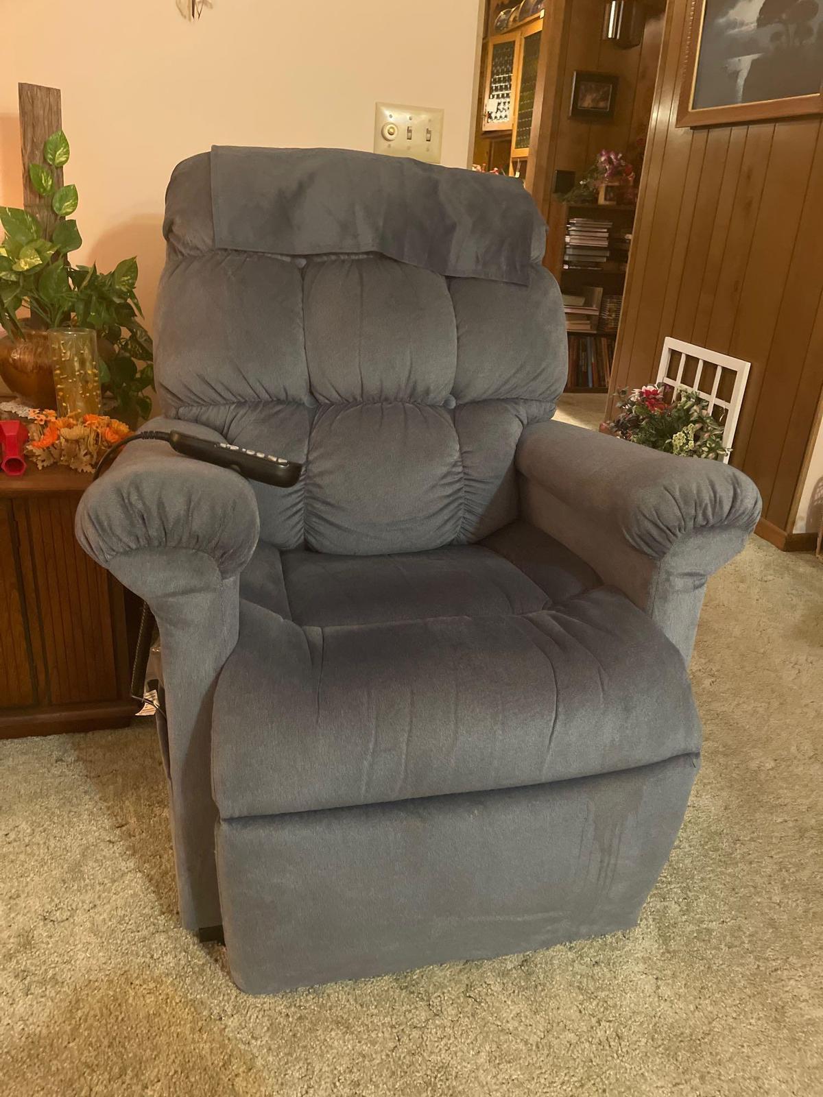 Golden power lift and recline chair, blue in color, just like new.