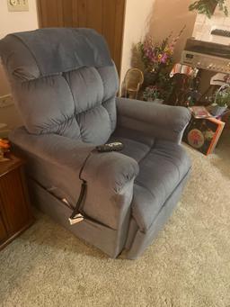 Golden power lift and recline chair, blue in color, just like new.