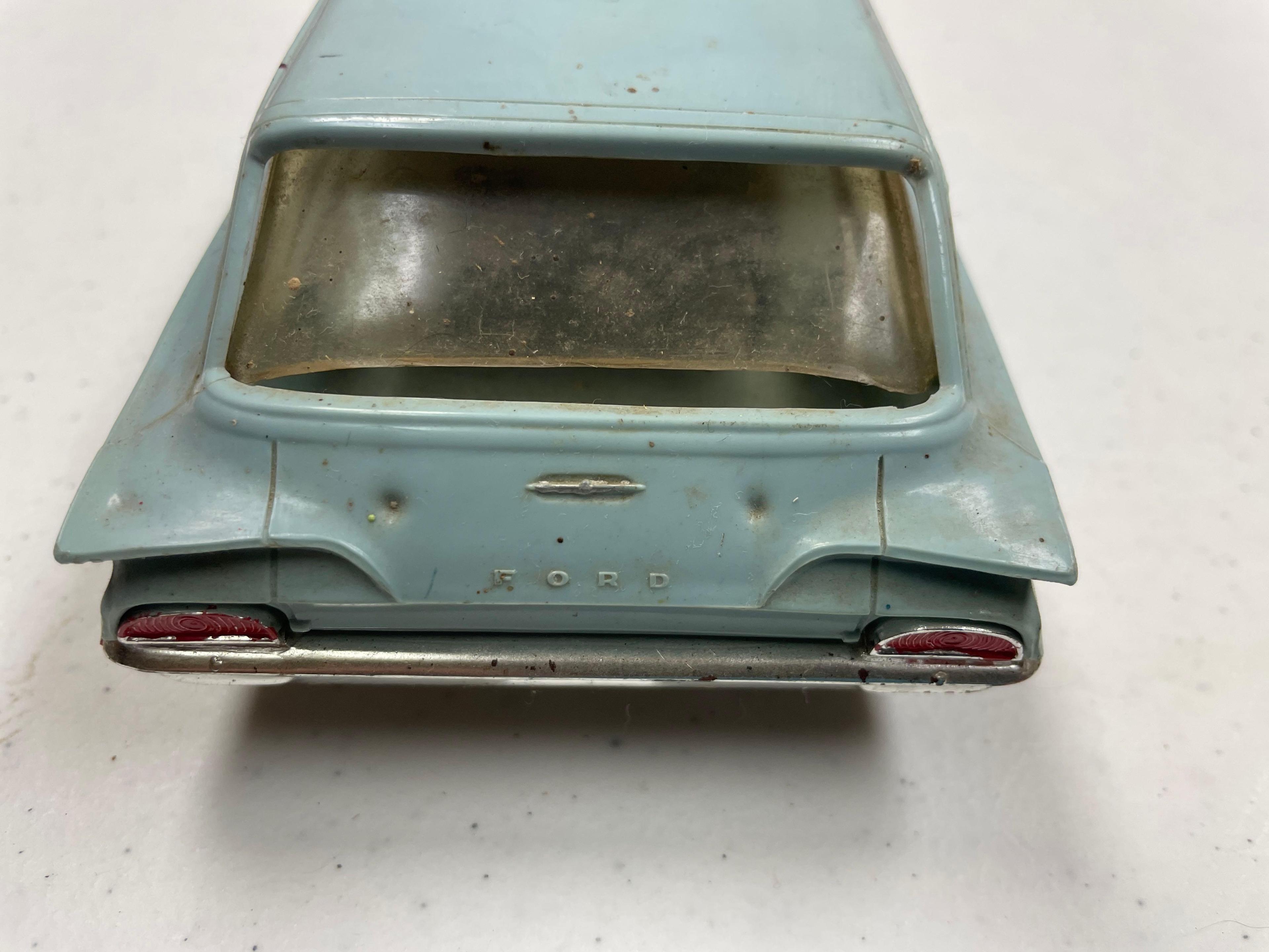 Hubley scale model 1960 Ford Station Wagon promo ca, plastic