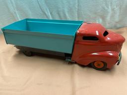 Wyandotte Toys tin Dump Truck