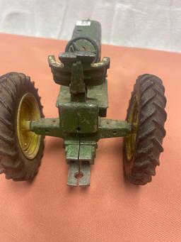 Ertl John Deere 1960s Narrow Front Tractor 1/16 Scale