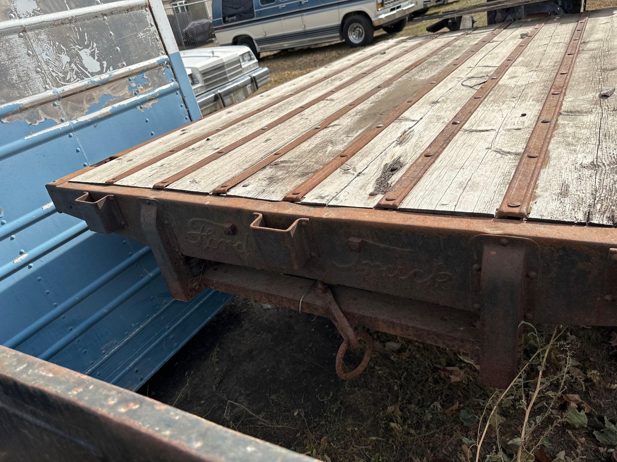 1920's truck with flatbed, wood spoke wheels, not title and non runner