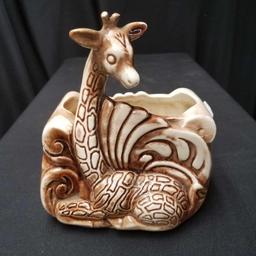 Shawnee 521 Giraffe Planter