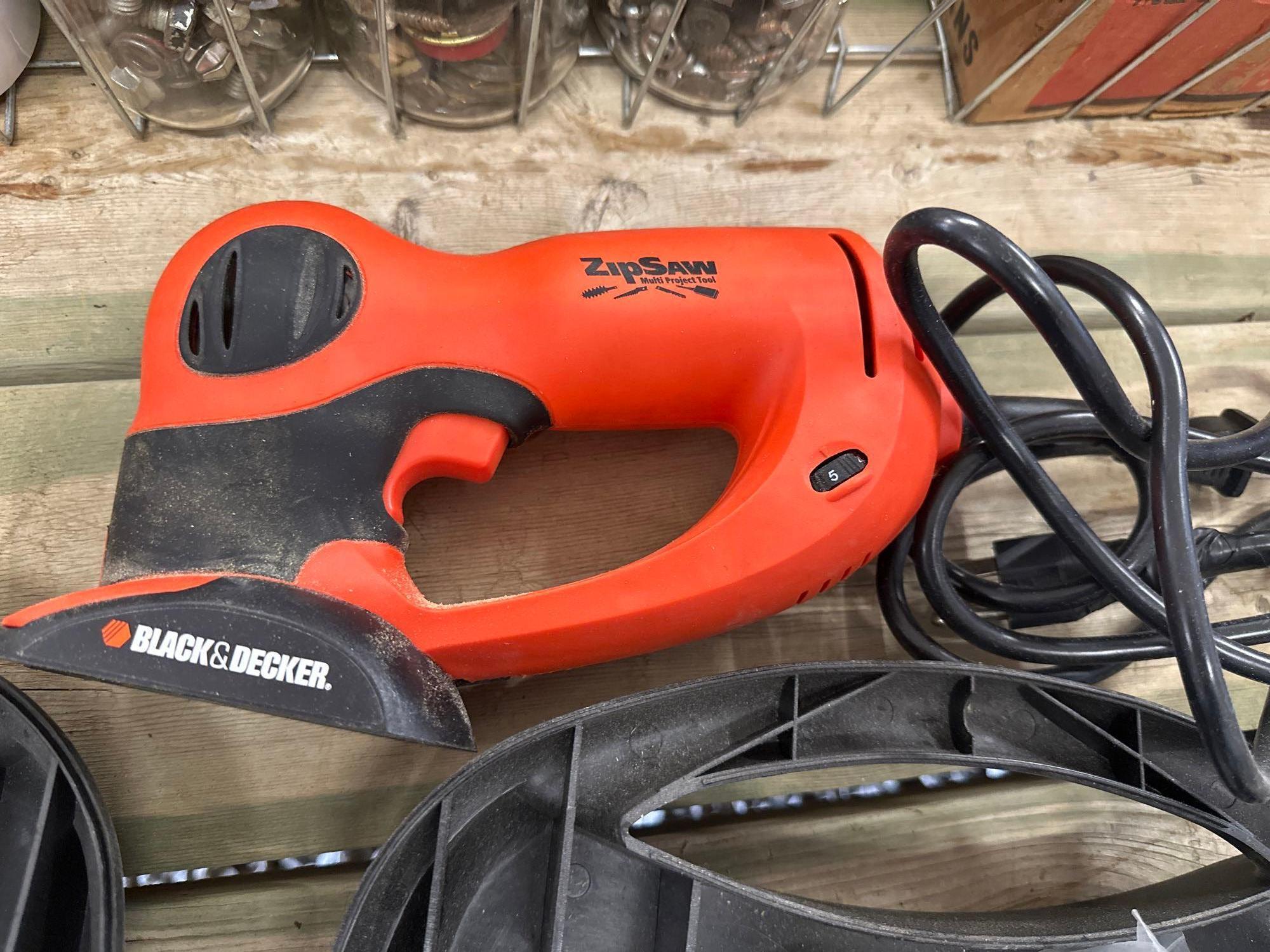 BLACK & DECKER ZIP SAW w/ ATTACHMENTS