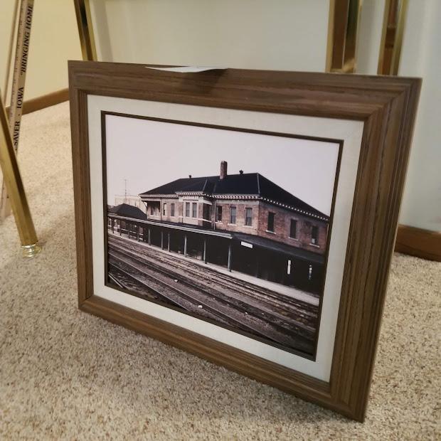 OCHEYDON IOWA RAIL STATION PICTURE