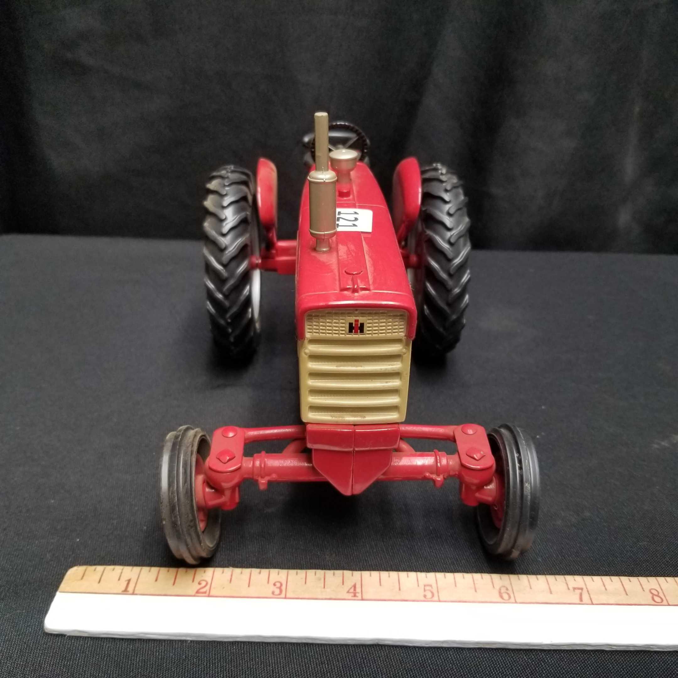 FARMALL "560" TRACTOR, WIDE FRONT