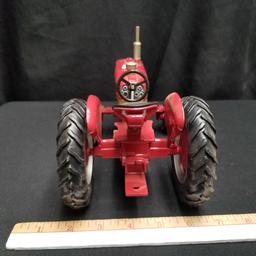 FARMALL "560" TRACTOR, WIDE FRONT