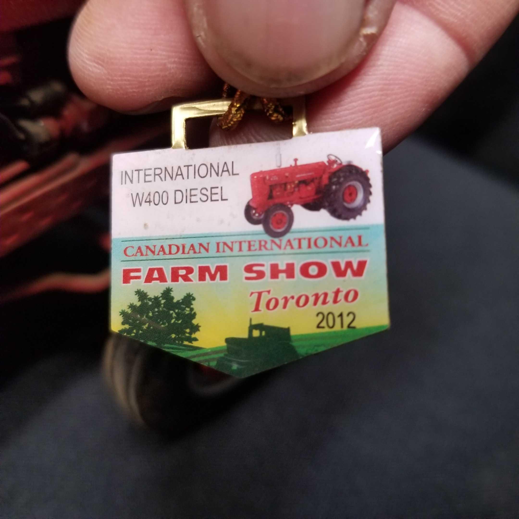 INTERNATIONAL "W-400" TRACTOR, DIESEL WHEAT LAND FENDERS CANADIAN 2012 FARM SHOW