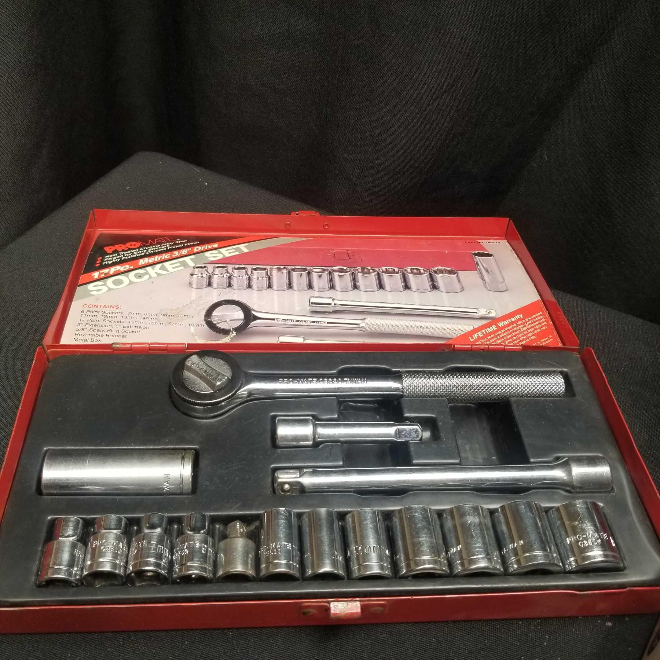 Box with 1/2''-3/4'' Combination Wrench Set- 1 3/8'' Drive Socket set 7mm-19mm and 1 large hammer