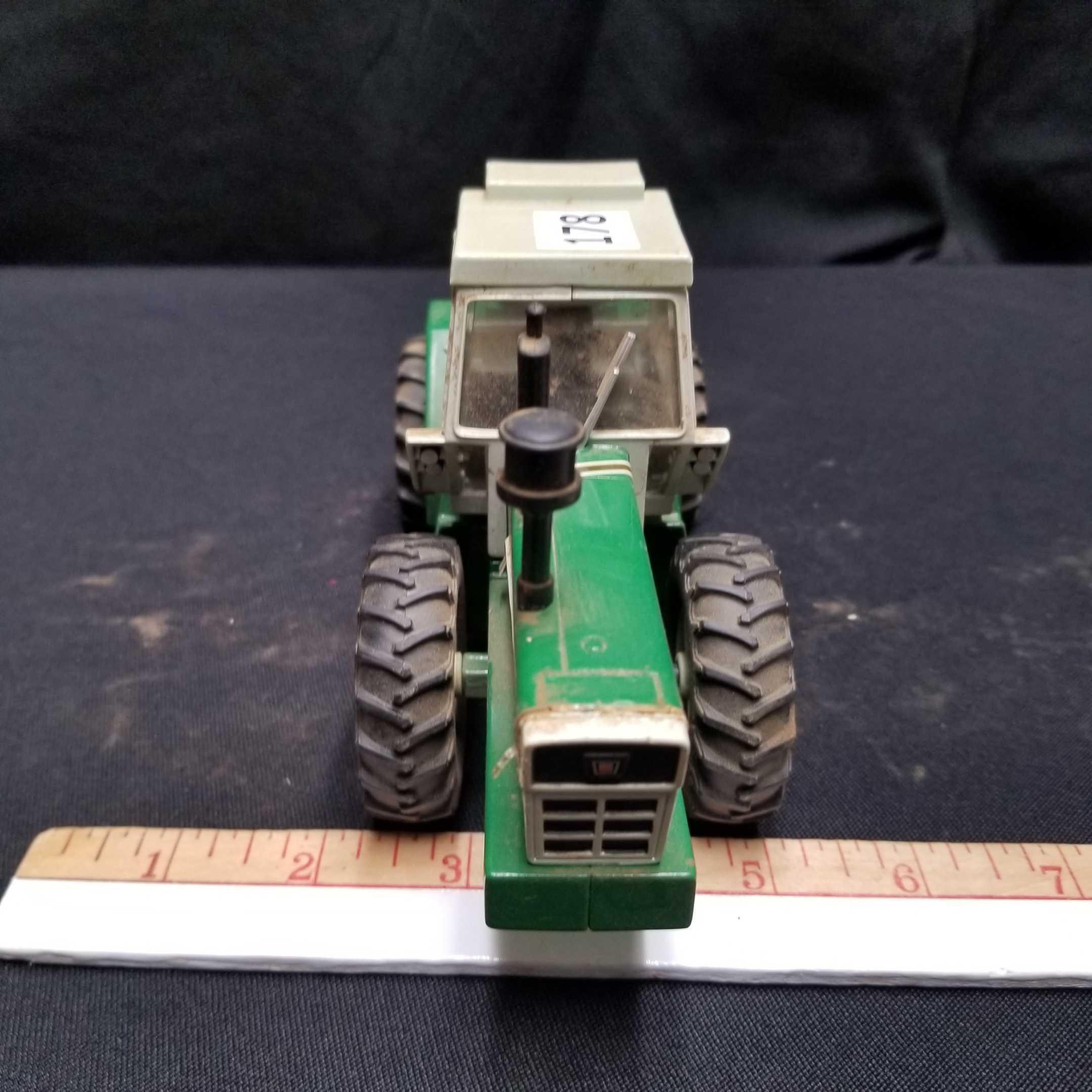 1/32nd Scale OLIVER "2655" TRACTOR 4WD SINGLES BARE BACK