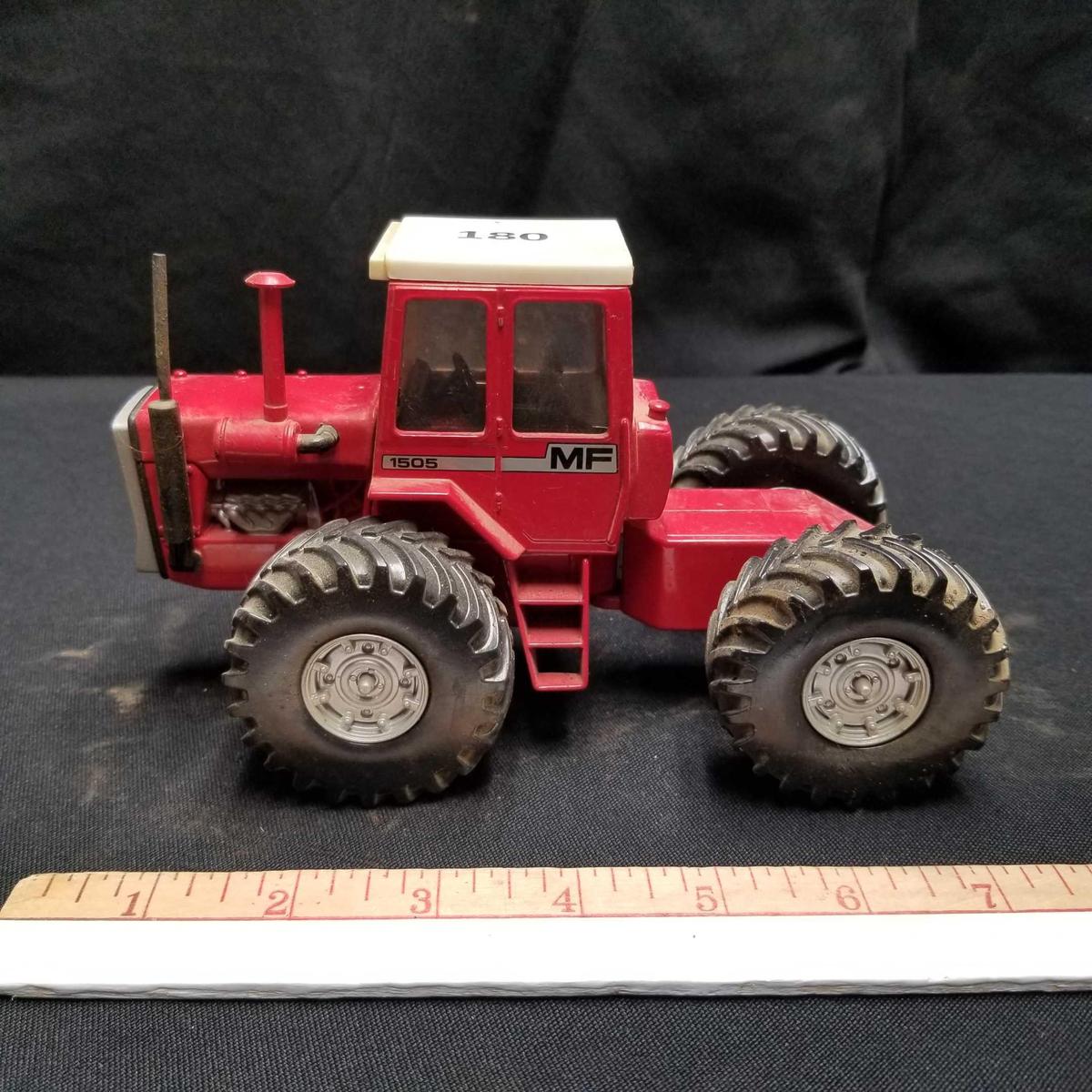 1/32nd Scale MASSEY FERGUSON "1505" TRACTOR 4WD SINGLES BAREBACK