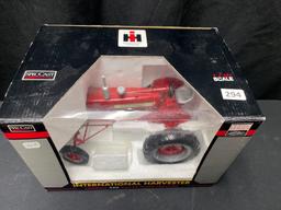 1/16th Scale Spec Cast Classic Series IH Farmall Hi-Clear 450 Gas Tractor - NIB