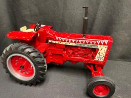 1/16th Scale 2020 Tomy Happy Birthday Model Farmall 706 Diesel Tractor w/wf