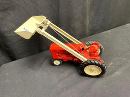 1/16th Scale IH Tractor with Loader