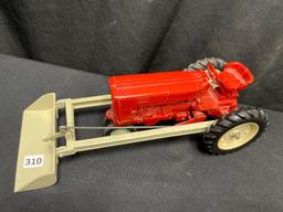 1/16th Scale IH Tractor with Loader